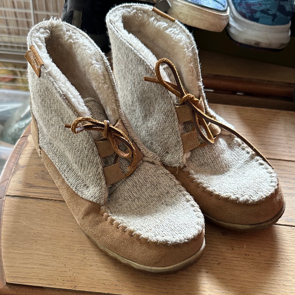 Minnetonka Tan and Cream Winter Boots
